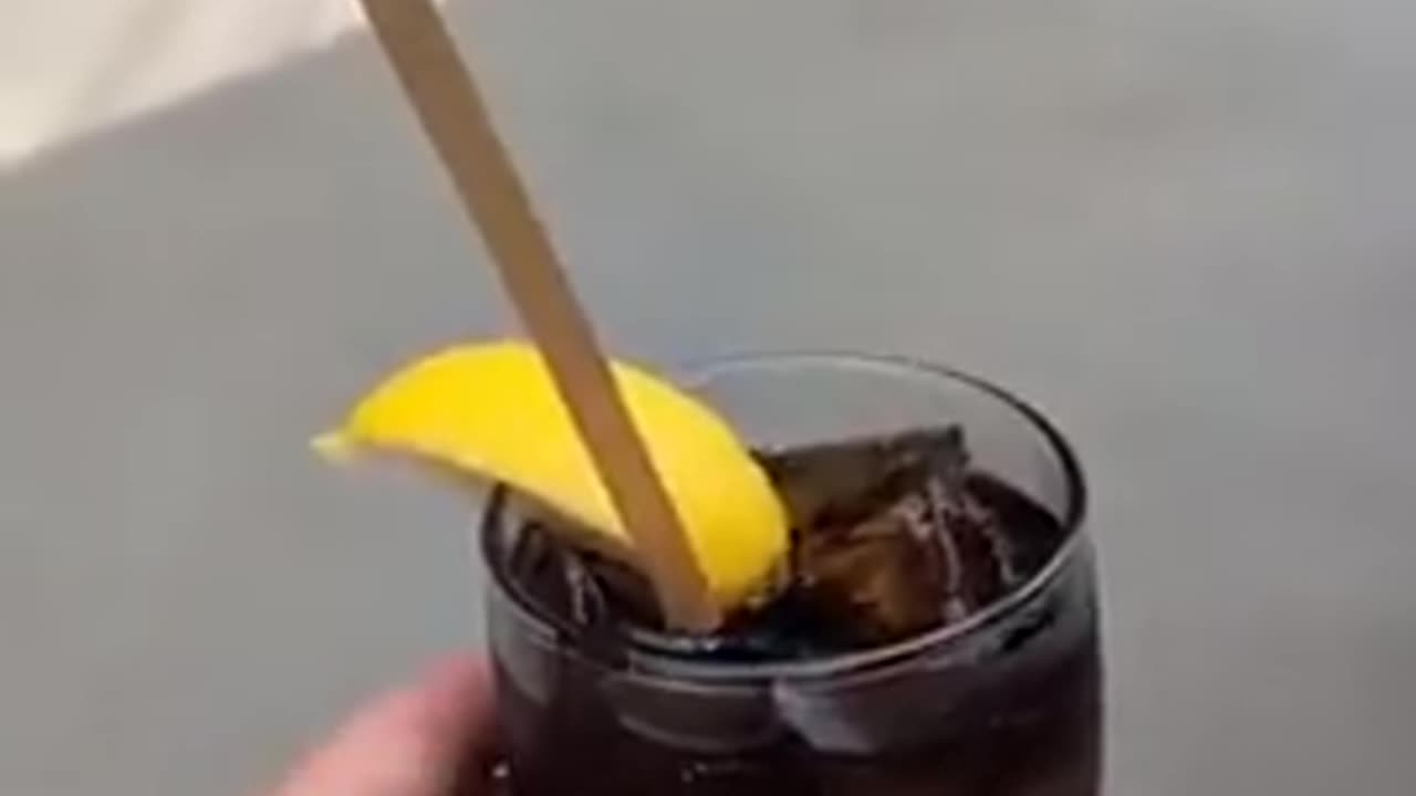 Rabbi Raps Asks for New Soda Because Its Lemon Slice was Cut By an Unkosher Knife!