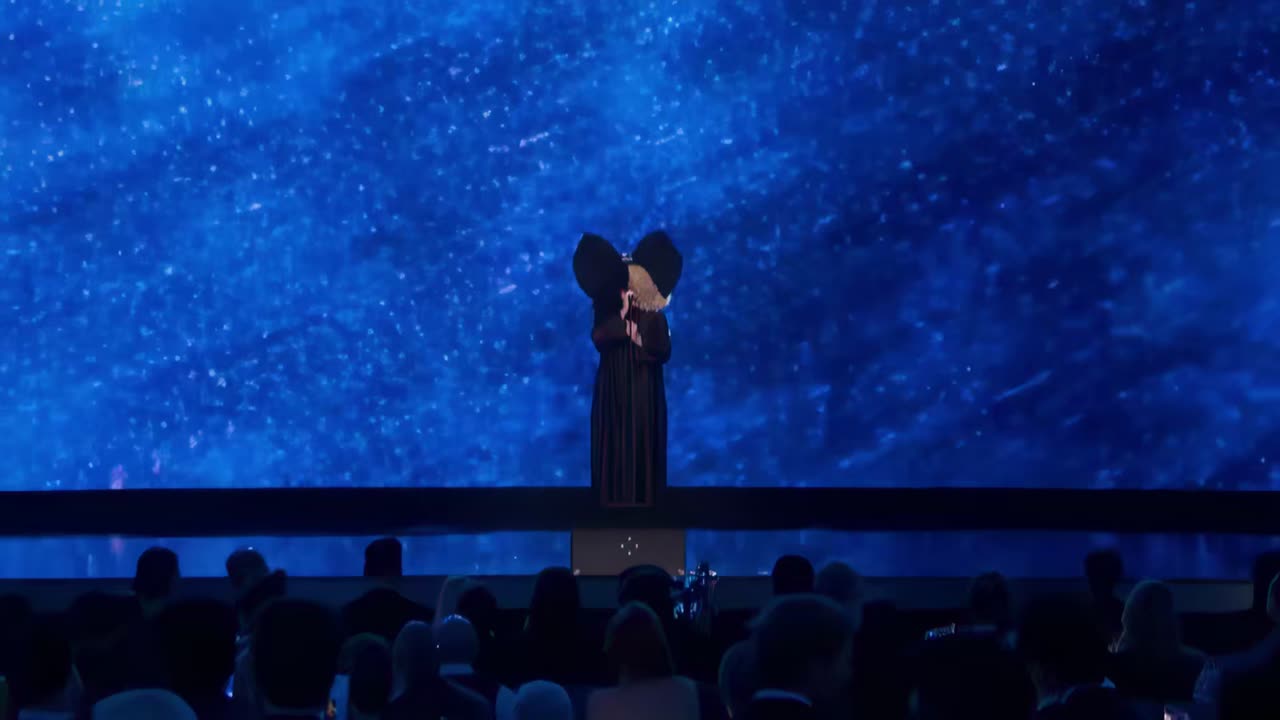 Sia - “Unstoppable” To Close the 2025 Breakthrough Prize Ceremony