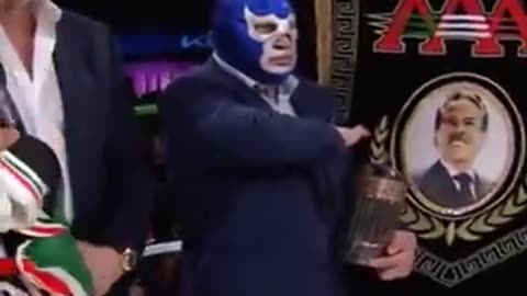 ¡Tremendo OSO! Deyra Barrera DESTROZA el Himno Nacional Mexicano.