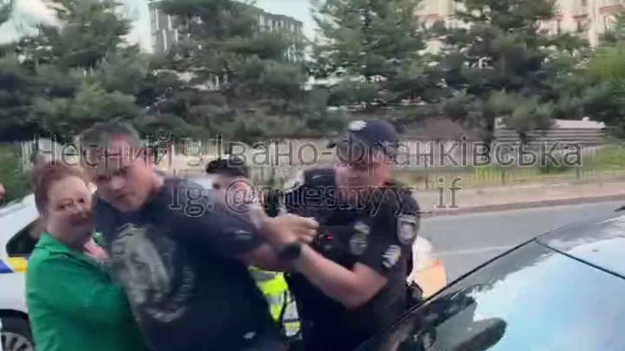 father was mobilized while walking with his child