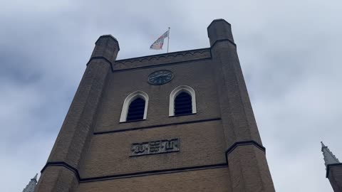 Vereniging Nederlandse Gemeenten hangt ook de SDG vlag uit 25-09-2023