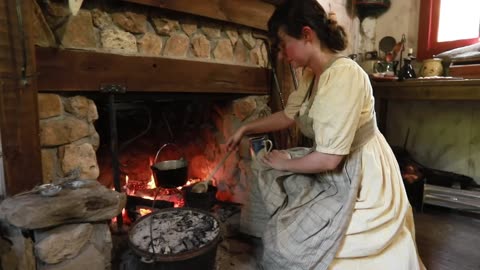 Rustic Peach Pie from the 1820s | Forest Cooking Adventure