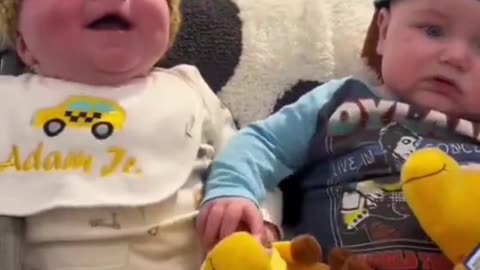 😂 Twin Life: Same Look, Different Vibes 👶👶✨ #Twins 👶👶 #BabyLove 💖 #CutestBabies 🍼 #TwinLife ✨ 😍