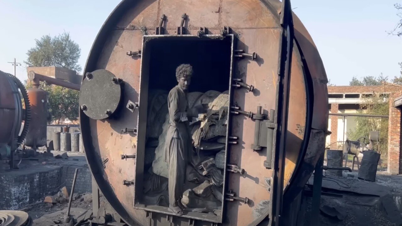 SHOCK These people save the environment at the cost of their lives HOW TYRES ARE RECYCLED