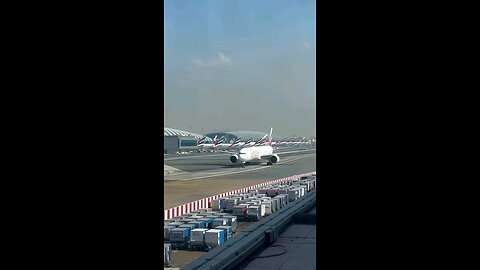 Emirates airline dubai airport run way