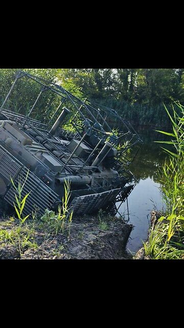 🇷🇺 ⚔️ An attempt to cross the river with a BTR-82AT