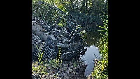 🇷🇺 ⚔️ An attempt to cross the river with a BTR-82AT