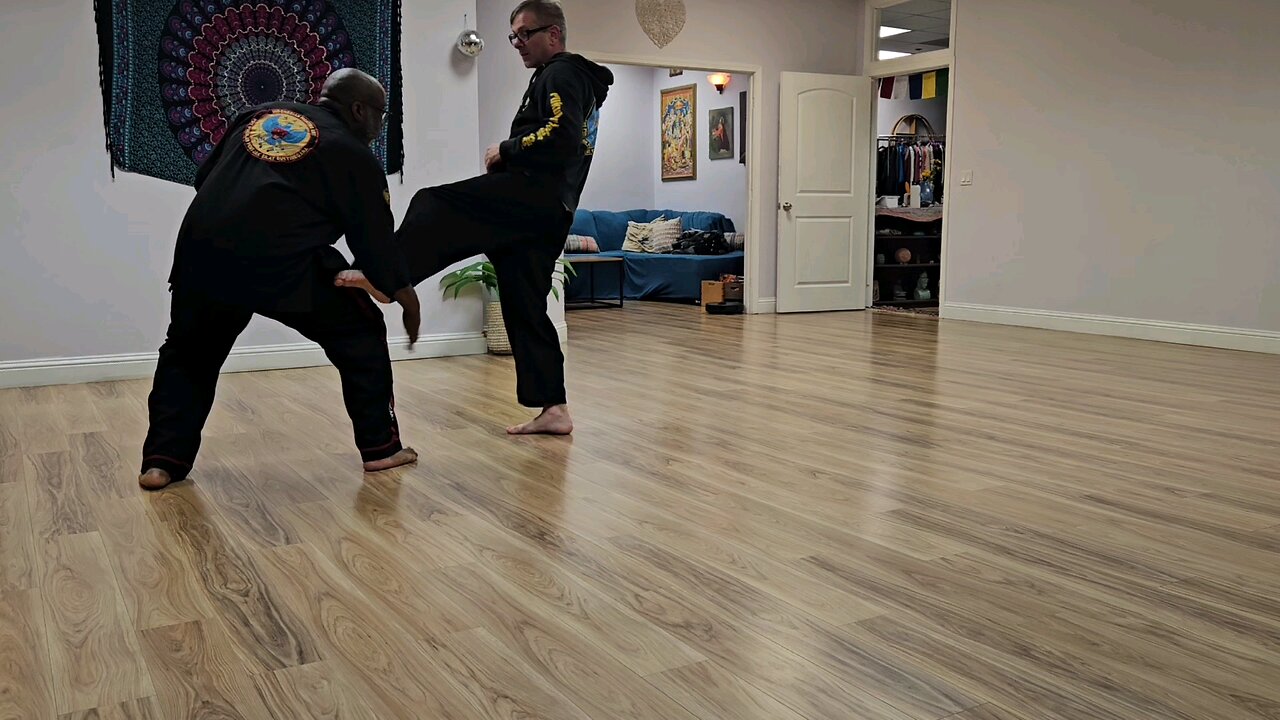 PDT Bukti Negara's secret counter to leg kick.