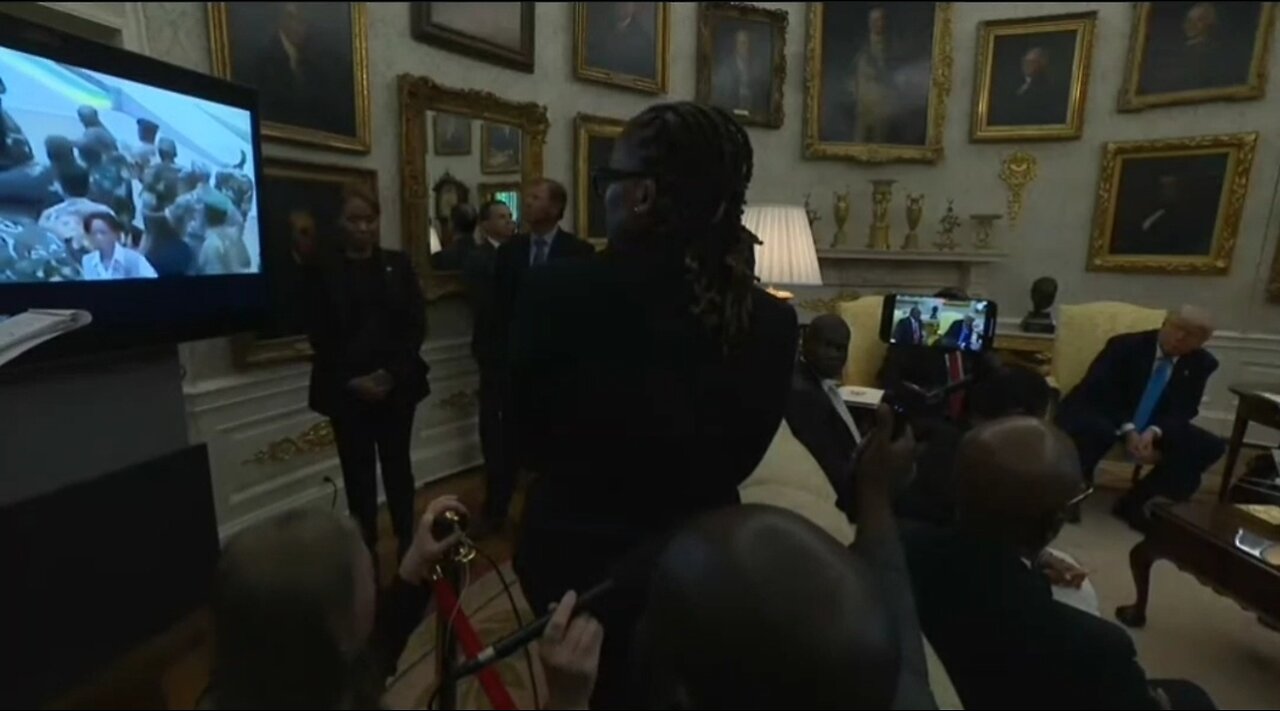 Trump Forces SA President To Watch Videos Of SA Leaders Calling For The Killing Of White Farmers