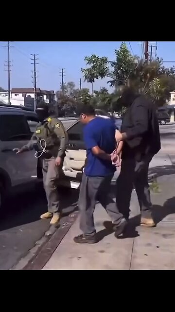 ICE AGENTS ARREST🚔🚏⛺️👮‍♂️🌮👨‍🍳🚨👲📸STREET VENDOR ON L.A STREETS⛺️🌯🥘🧑‍🍳🚨🚓💫