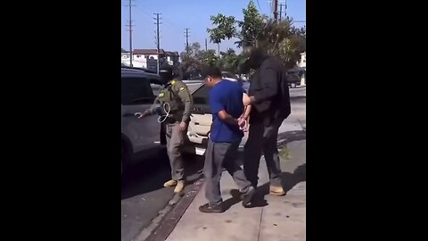 ICE AGENTS ARREST🚔🚏⛺️👮‍♂️🌮👨‍🍳🚨👲📸STREET VENDOR ON L.A STREETS⛺️🌯🥘🧑‍🍳🚨🚓💫
