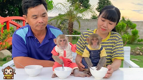 YiYi and YinYin are very happy to be loved by their mom and grandpa