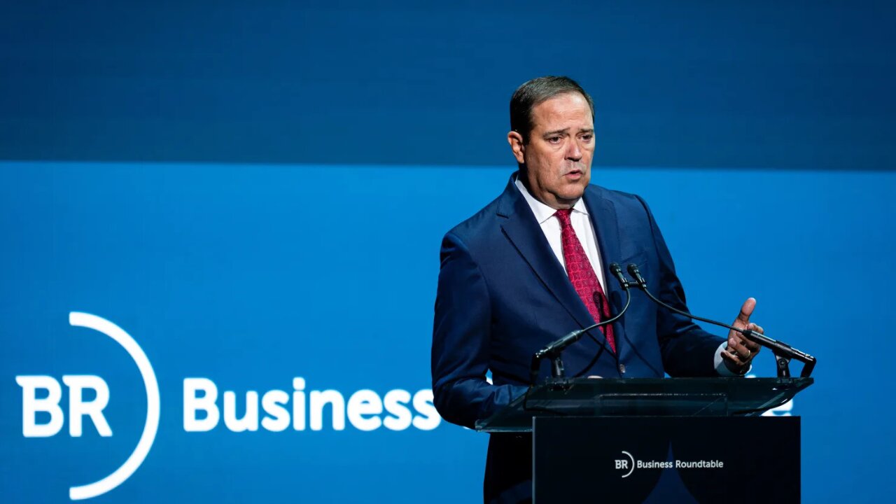 Cisco Navigates Tech Headwinds with Narrow Earnings Beat, Steady Outlook