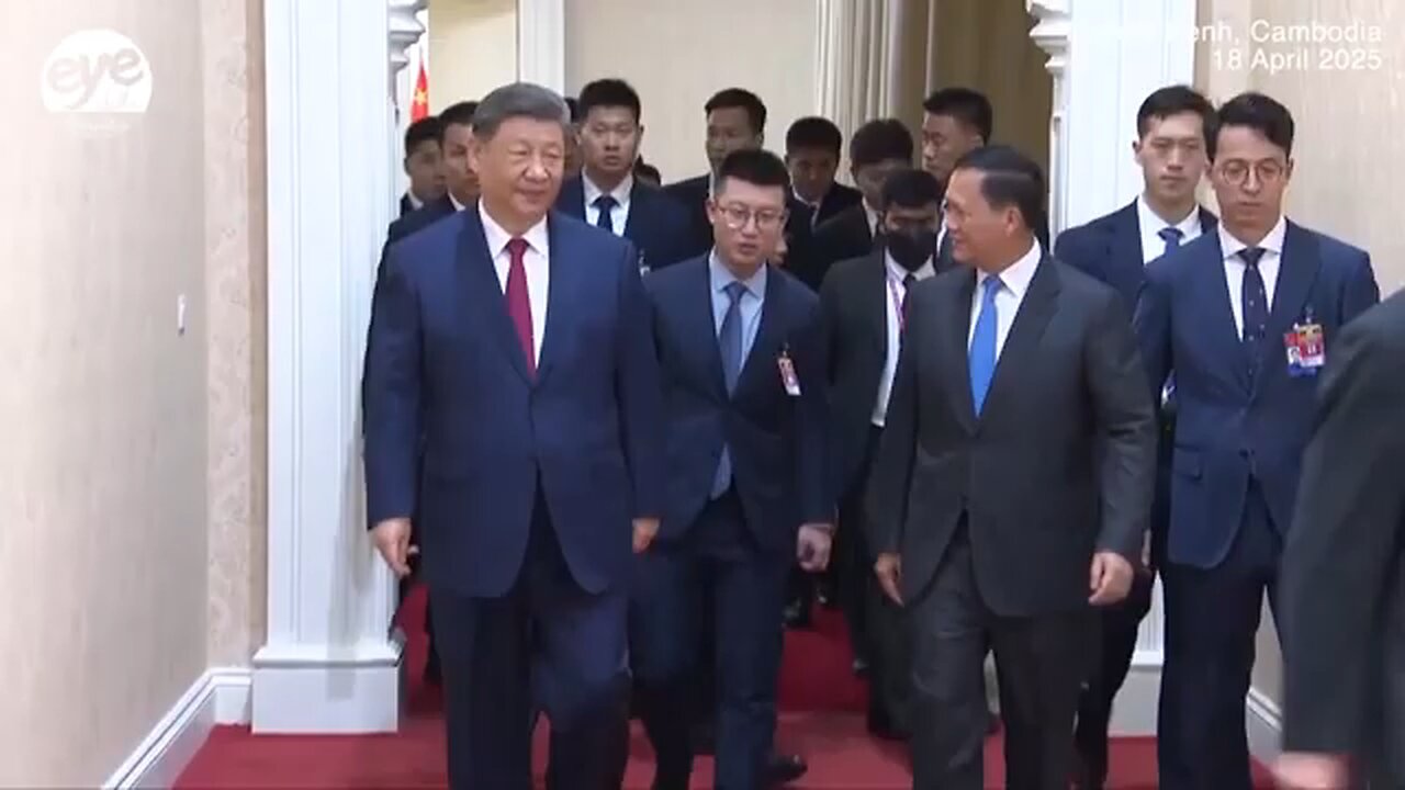 China's president Xi meets Combodia's Prime Minister