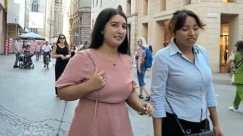 🇮🇹 Milan Italy downtown girls 🇮🇹 Milano, Italia 🇮🇹