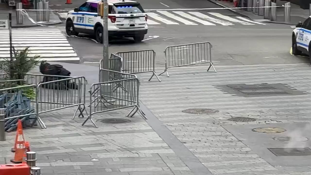 NYC: Due to an active police investigation, avoid the area of West 43rd Street