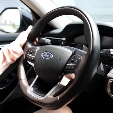 Ford Explorer SUV – Big, Bold & Built for Adventure!