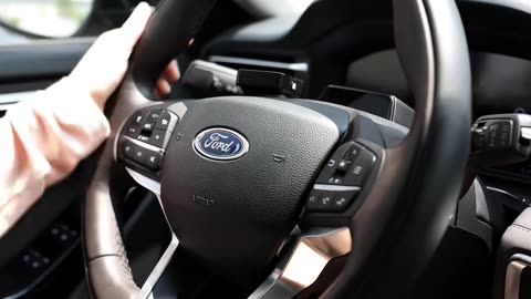 Ford Explorer SUV – Big, Bold & Built for Adventure!