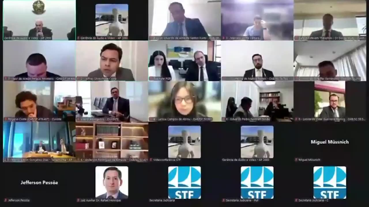 Momento em que Nazista de Moraes cassa a palavra do advogado.