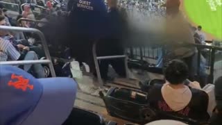 Una joven fue expulsada de un estadio por comportamiento inapropiado