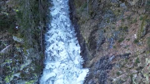 Majestic Southern Mountains Ice Waterfall ❄️ | Cascada de Gheață din Munții Meridionali