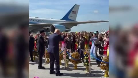 Trump just absolutely HIT a new rendition of the Trump Dance in Malaysia