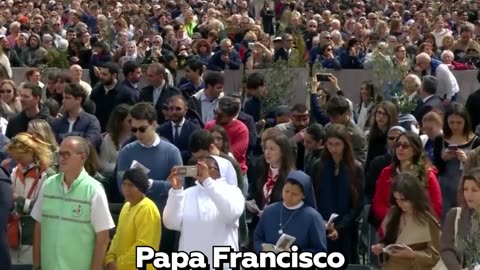 El papa Francisco saluda a católicos el Domingo de Ramos