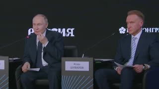 Putin: La familia tradicional debe convertirse en “tendencia de moda” en Rusia