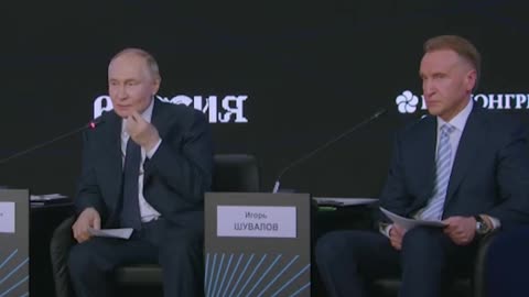 Putin: La familia tradicional debe convertirse en “tendencia de moda” en Rusia