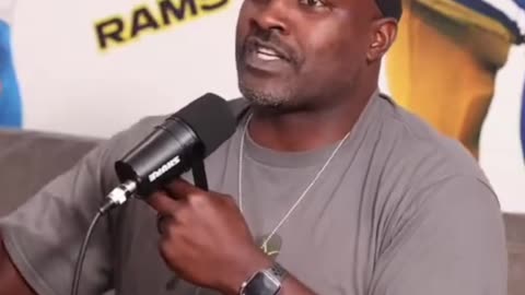 Dudes are sneaky, watch their pinkies 😆