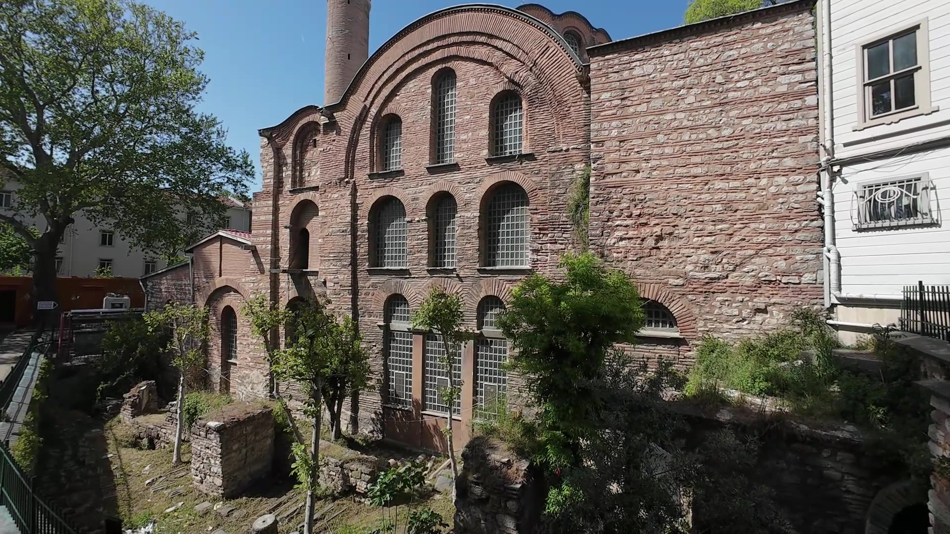 Backpacking Istanbul Metropolitan Municipality with a story