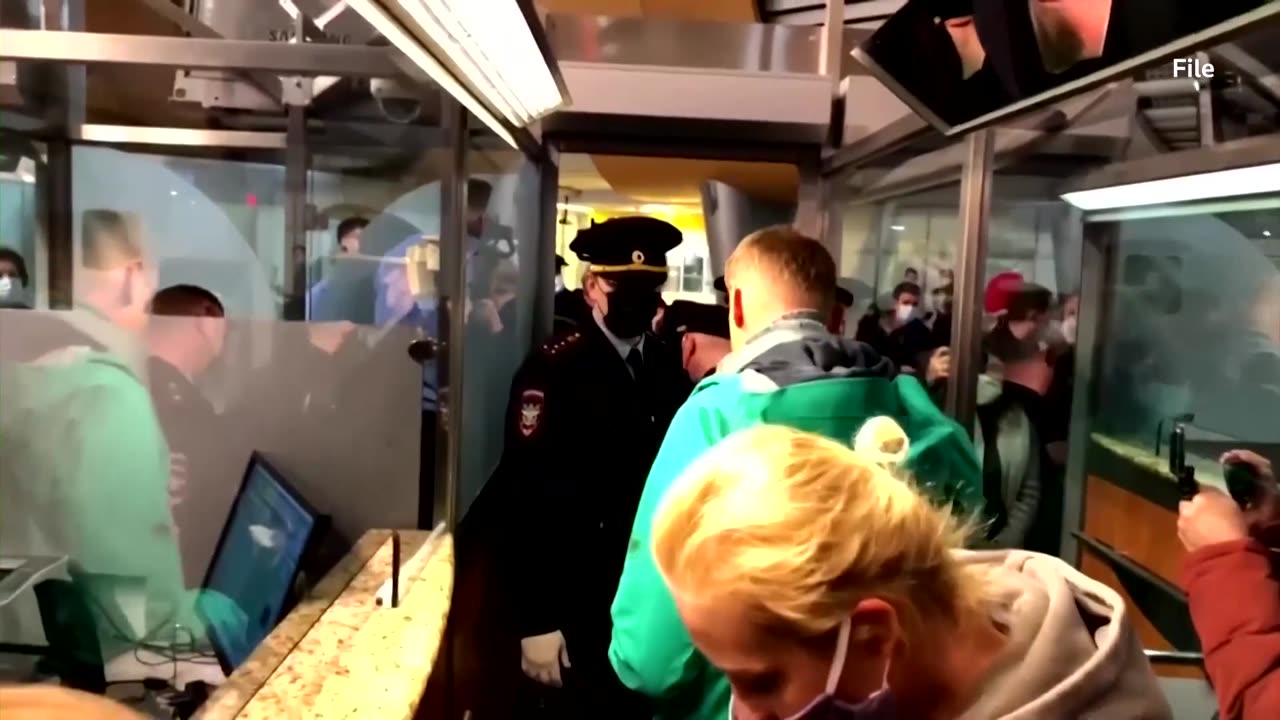 Yulia Navalnaya says foreign tests show her husband was poisoned