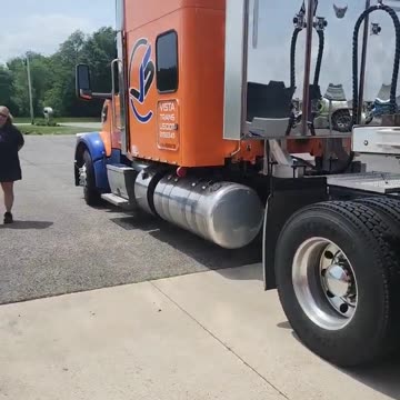 SURE IS PURTY #ourtruckinglife #trucking #reallifetruckers #truckdriver #atruckerslife #truckdrivers