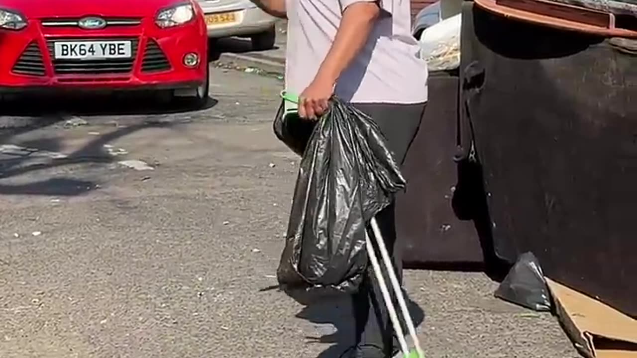 Tensions spill over in Birmingham over bin strikes