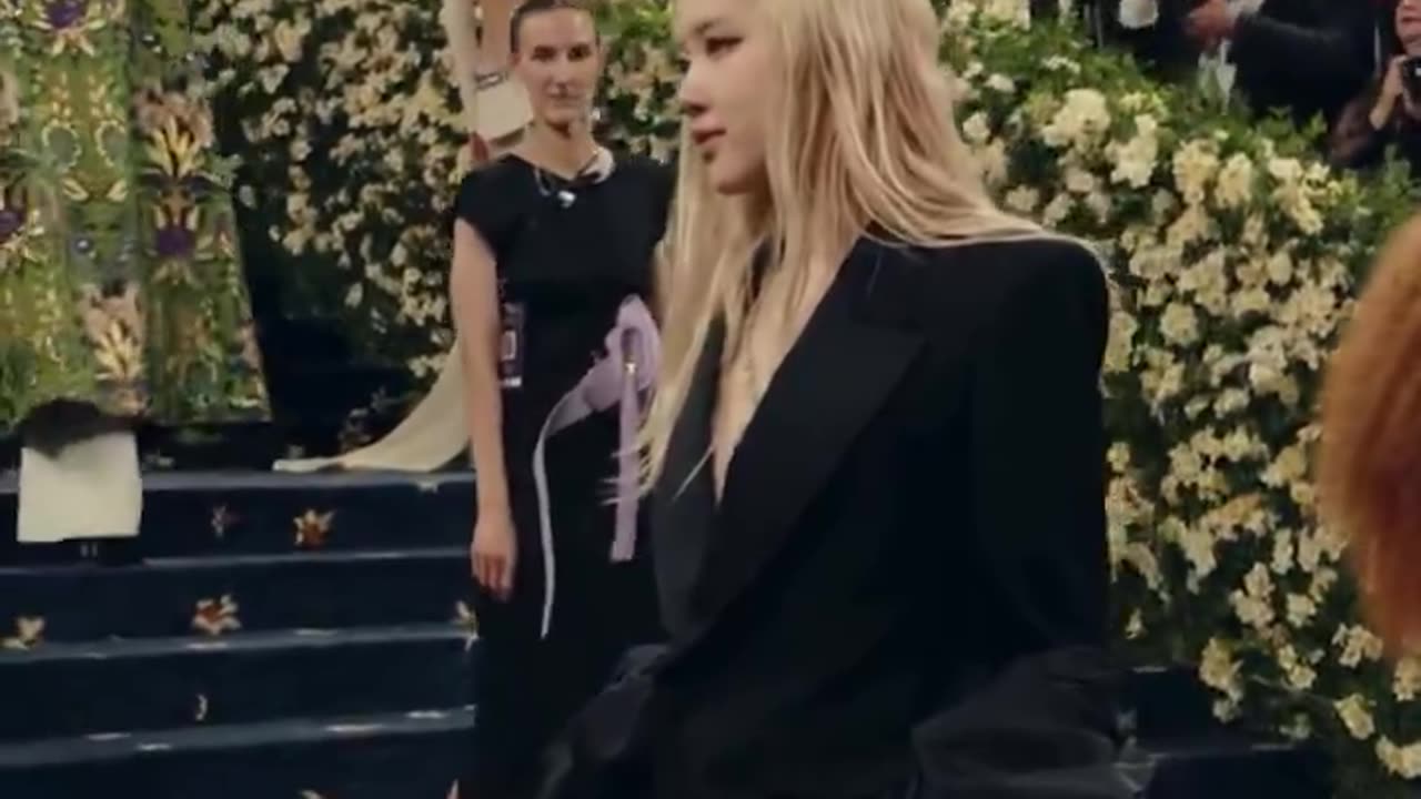 Blackpink Rosé Met Gela 2025