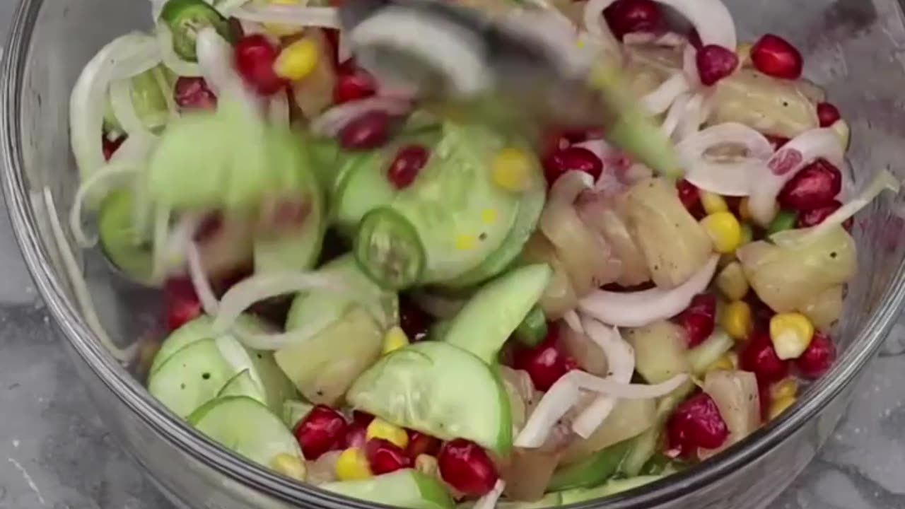 🌿🥗 Refreshing Tropical Healthy Salad – Sweet, Spicy & Crunchy 🌶️🍍