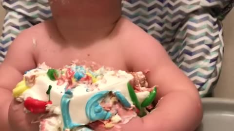 #The foodie gene of human cubs# #babycake# #eating independently