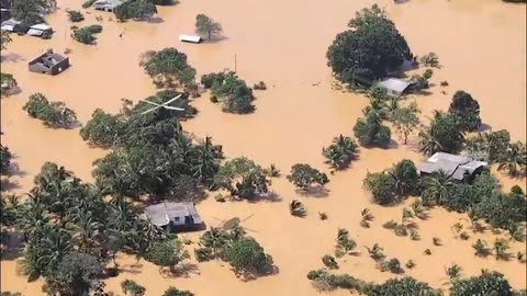 Sri Lanka’s Air Force airlifted 121 residents from the flooded Mavil Aru