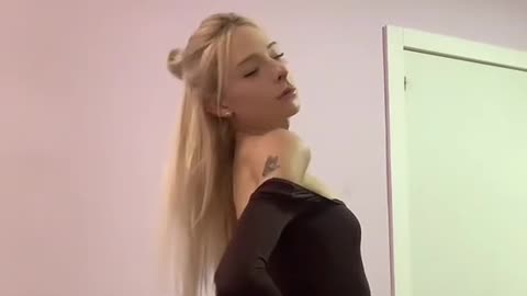 Blonde tgirl is living here to be pretty