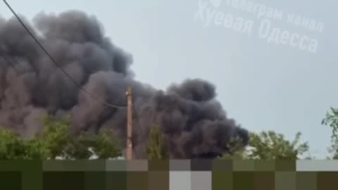 A major fire in the Burlach Balka area of ​​Odessa region after a morning drone raid .