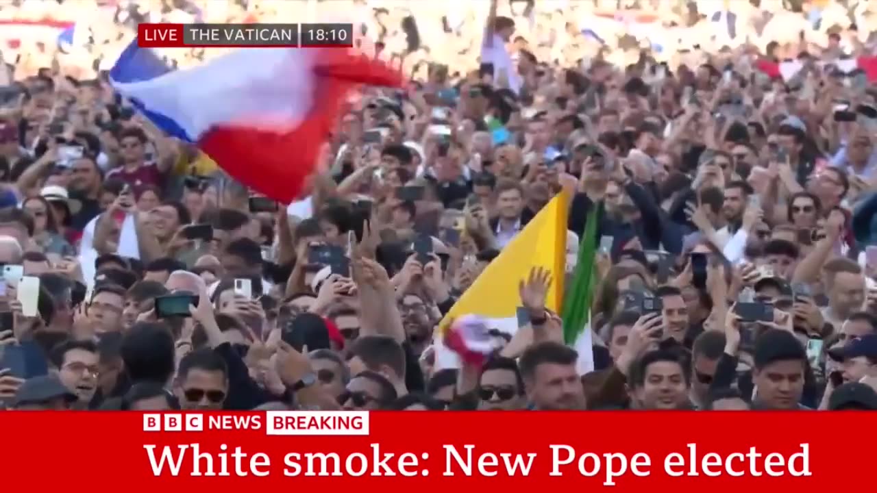 New pope elected as white smoke emerges from Sistine Chapel | BBC News