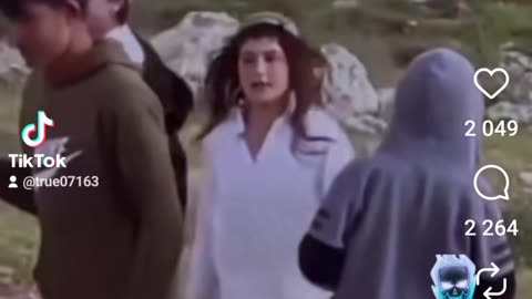 Izraeli gyermek leköp egy palesztín fiút