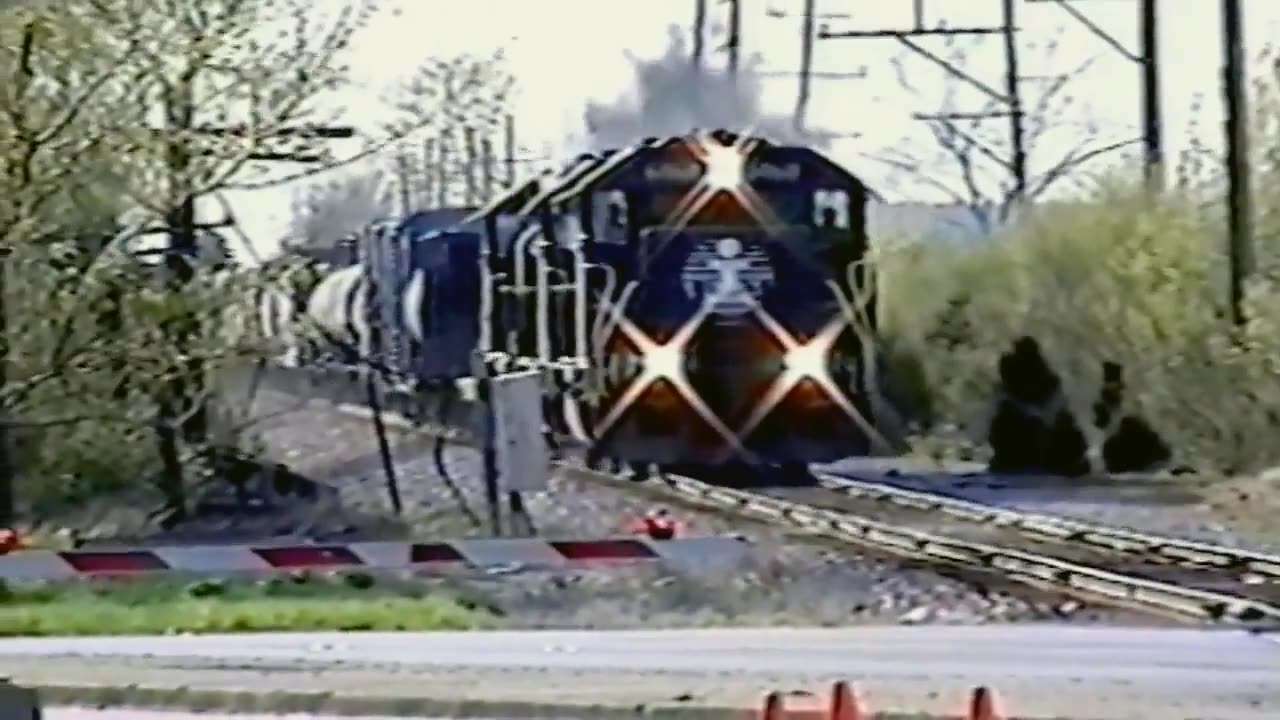 🚂😮 Watch This Truck's Daring Attempt To Beat A Train... | FeedMyCuriosity