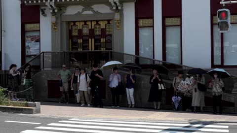 Tourists in Japan's sweltering heat try to stay cool in Kyoto