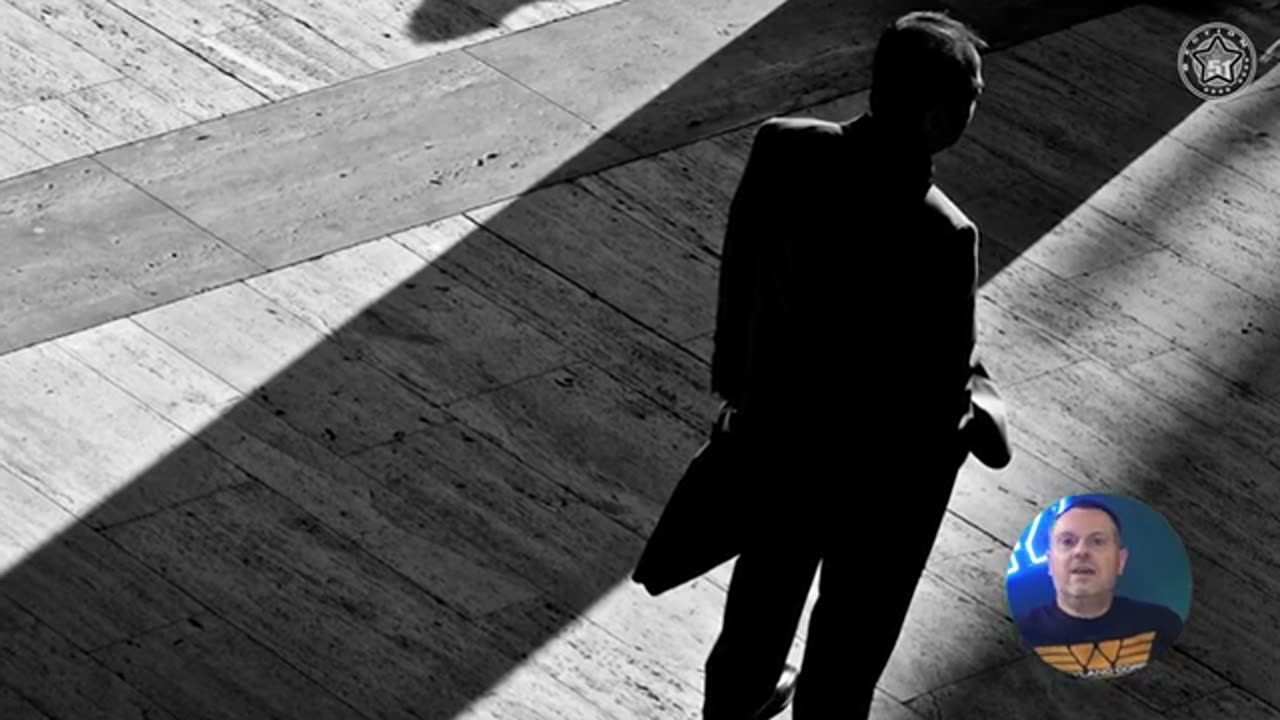 D’ÉNORMES OBJETS EXTRATERRESTRES SONT CACHÉS DANS LES ANNEAUX DE SATURNE !