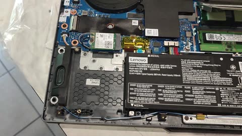 Ноутбук Lenovo LOQ 15IAX9I колхозный обзор с разборкой