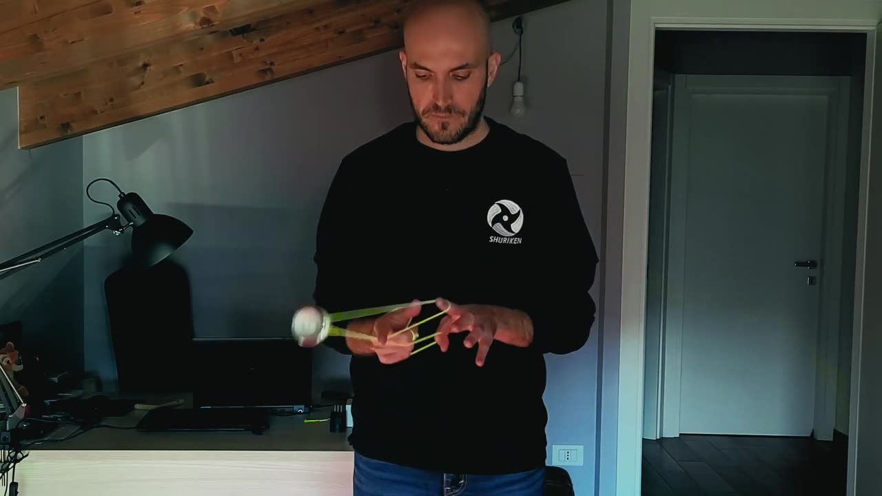 START LEARNING TECH TRICKS WITH THIS EASY MOVE - Yoyo Trick Tutorial
