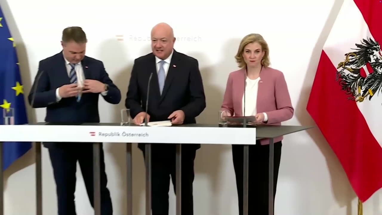 Pressefoyer mit den Regierungsspitzen nach der Regierungsklausur