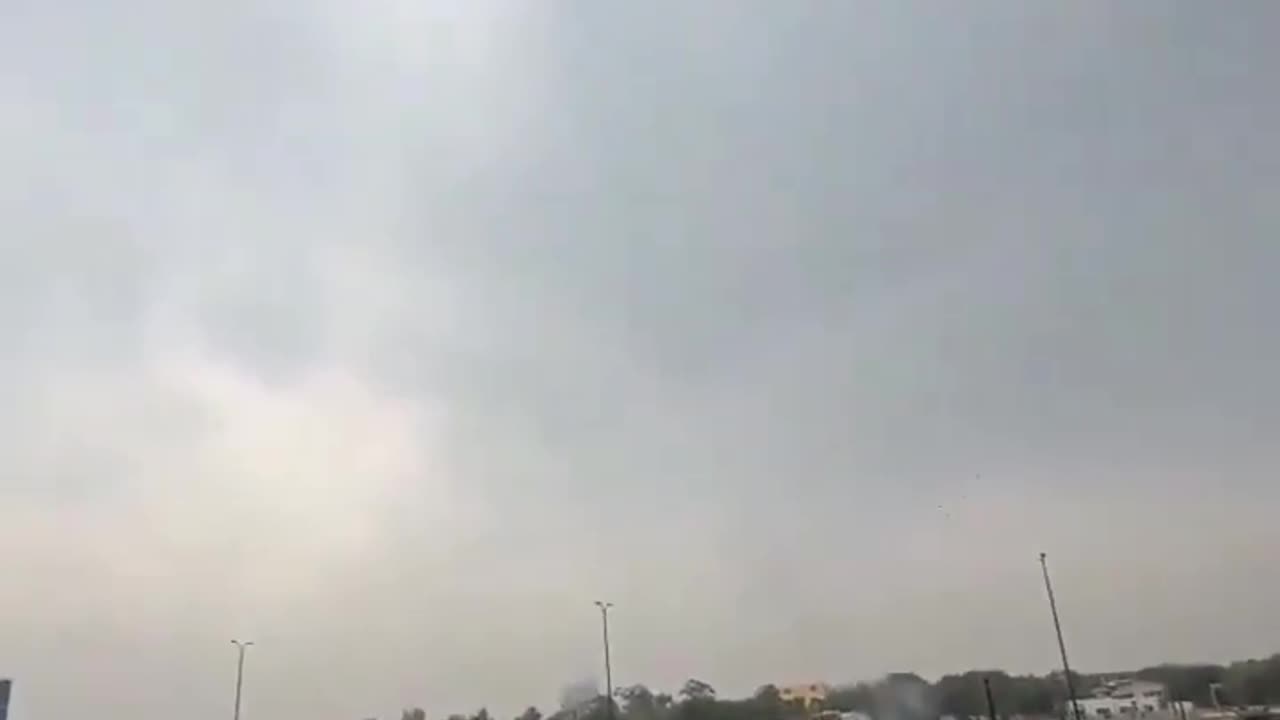 Pakistan / India 🇵🇰🇮🇳: Pakistani Forces attempting to shoot down Indian Drones