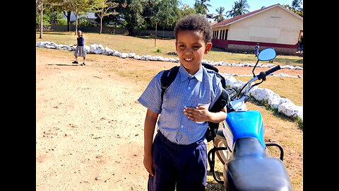 Fór með drenginn til Afríku til að læra að lesa